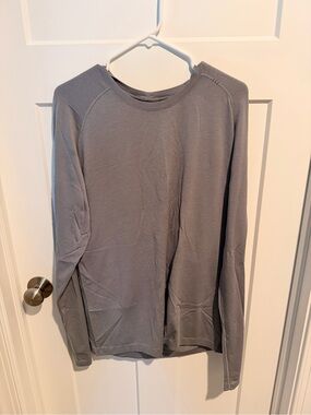 Men’s lululemon Light Gray Long Sleeve Knit Top